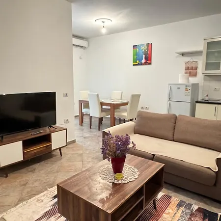 Centre Lions Gate 8 Apartment *