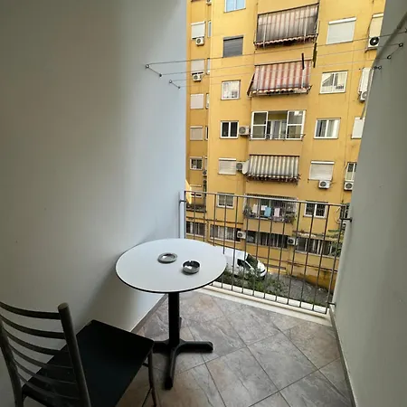 Centre Lions Gate 8 Apartment *