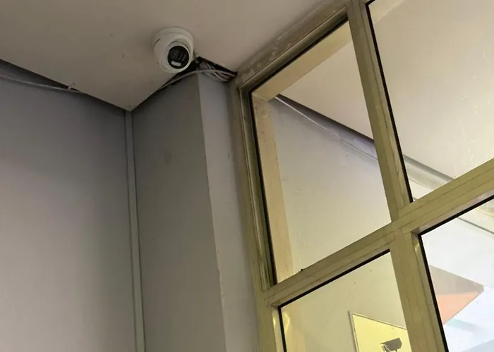 Centre Lions Gate 8 شقة *