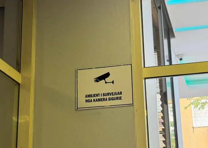 Centre Lions Gate 8 Lägenhet Tirana