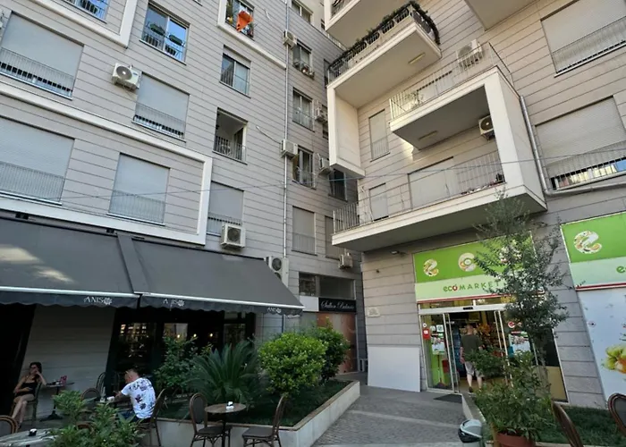 Centre Lions Gate 8 *