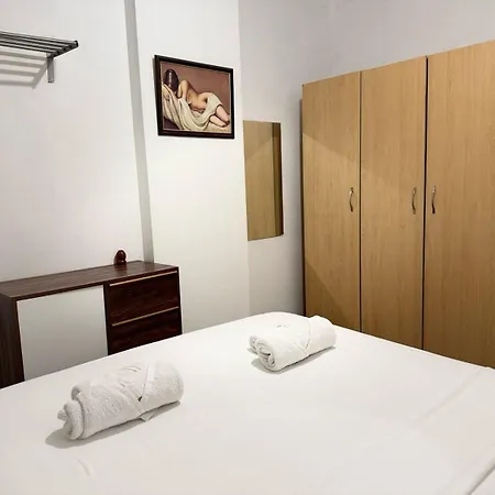 아파트 Centre Lions Gate 8 *