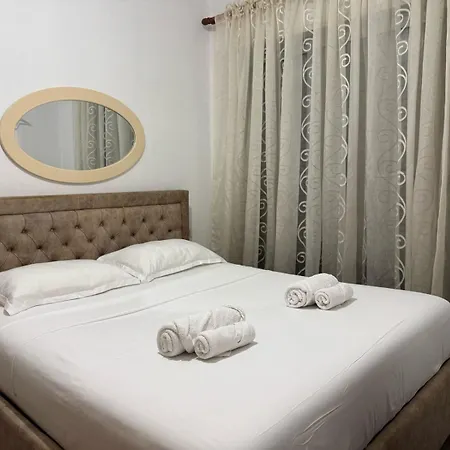 Centre Lions Gate 8 Apartment *