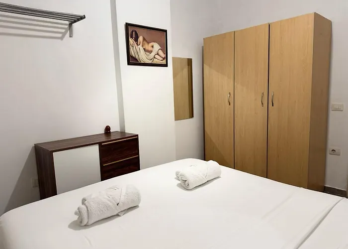 דירה Centre Lions Gate 8 *